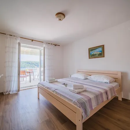 4446b Apartment Lumbarda